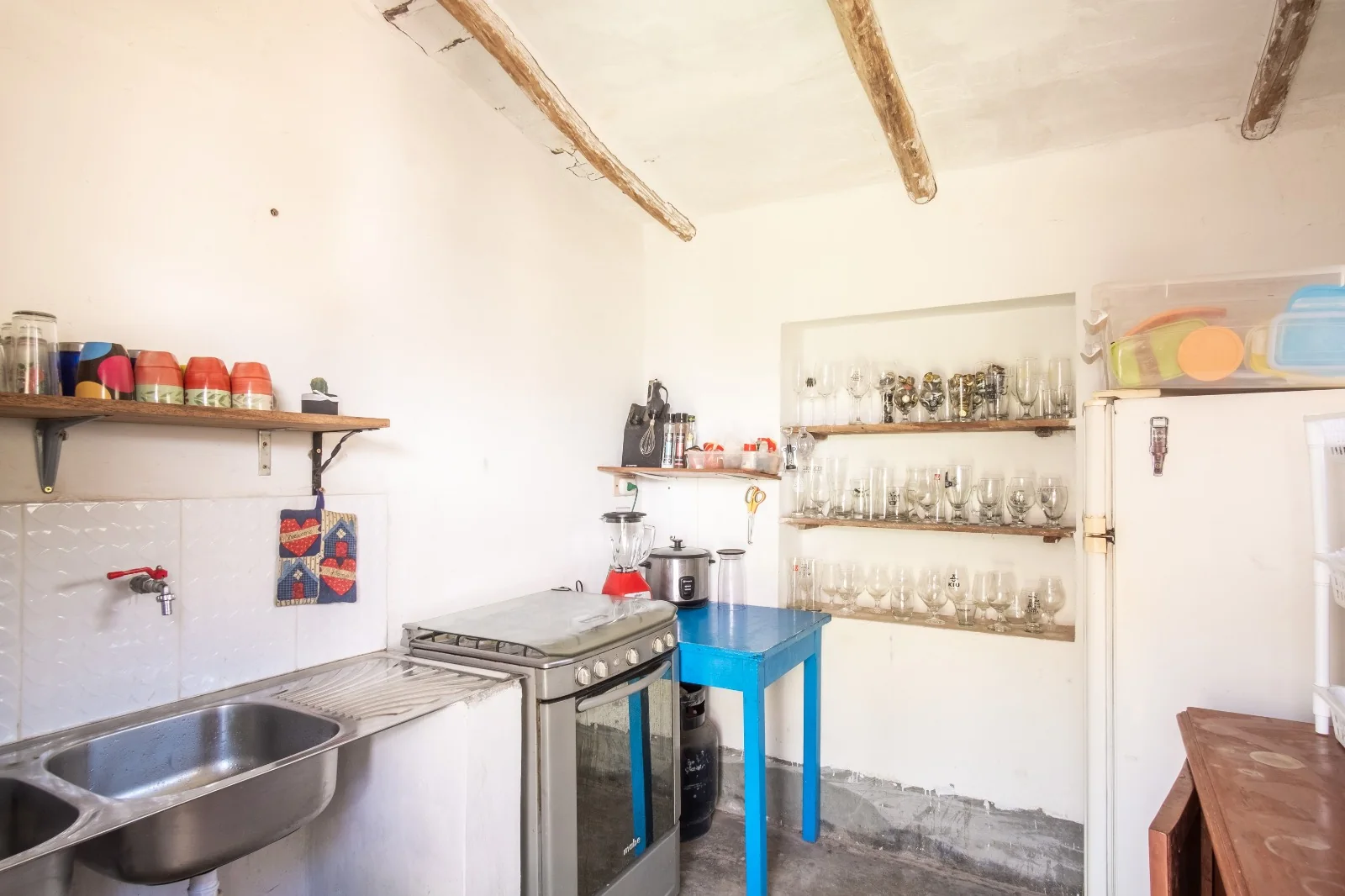 Cocina equipada del hostel