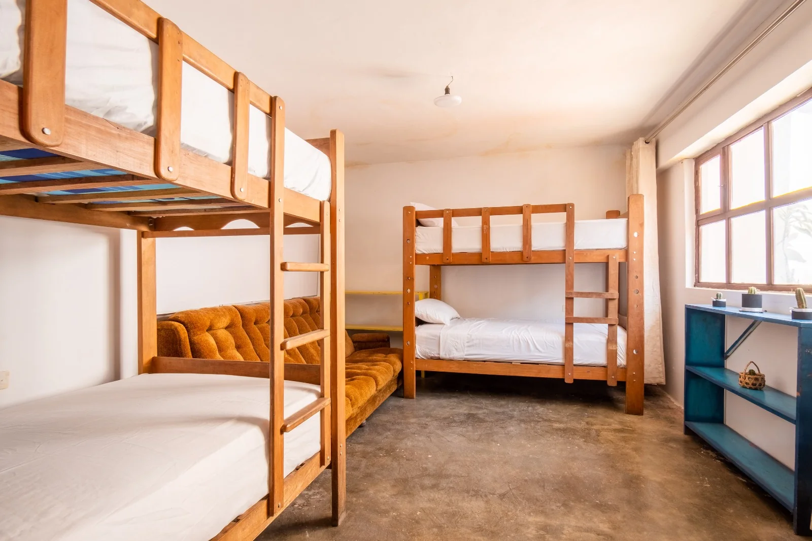 Dormitorio de cinco camas